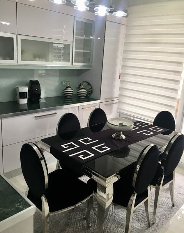 Bu Kullanışlı ve Şık Mutfak Yarımada ile İki Değişik Kısma Ufalıyor Banyosu yapılır.