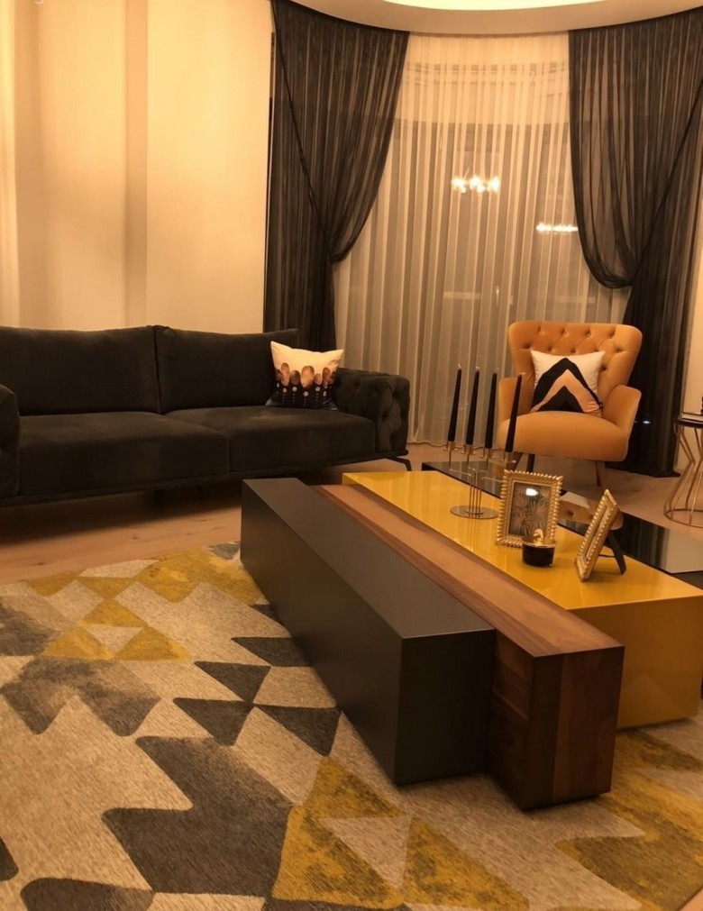 Geçimin Ön Tasarıda Olduğu Bu Konutta Çağdaş Tarz Ayrıntılarda Göz Alıyor - Contemporary Style in this Residential Housing