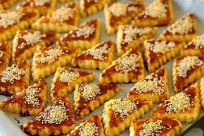 Susamlı Üçgen Tuzlular